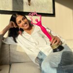Malavika Mohanan Instagram – Such a cute pink trophy! 
Thank you @she_india for the ‘Most popular star of the year’ in Tamil cinema 🥰 Lot more pink power to you guys 💕