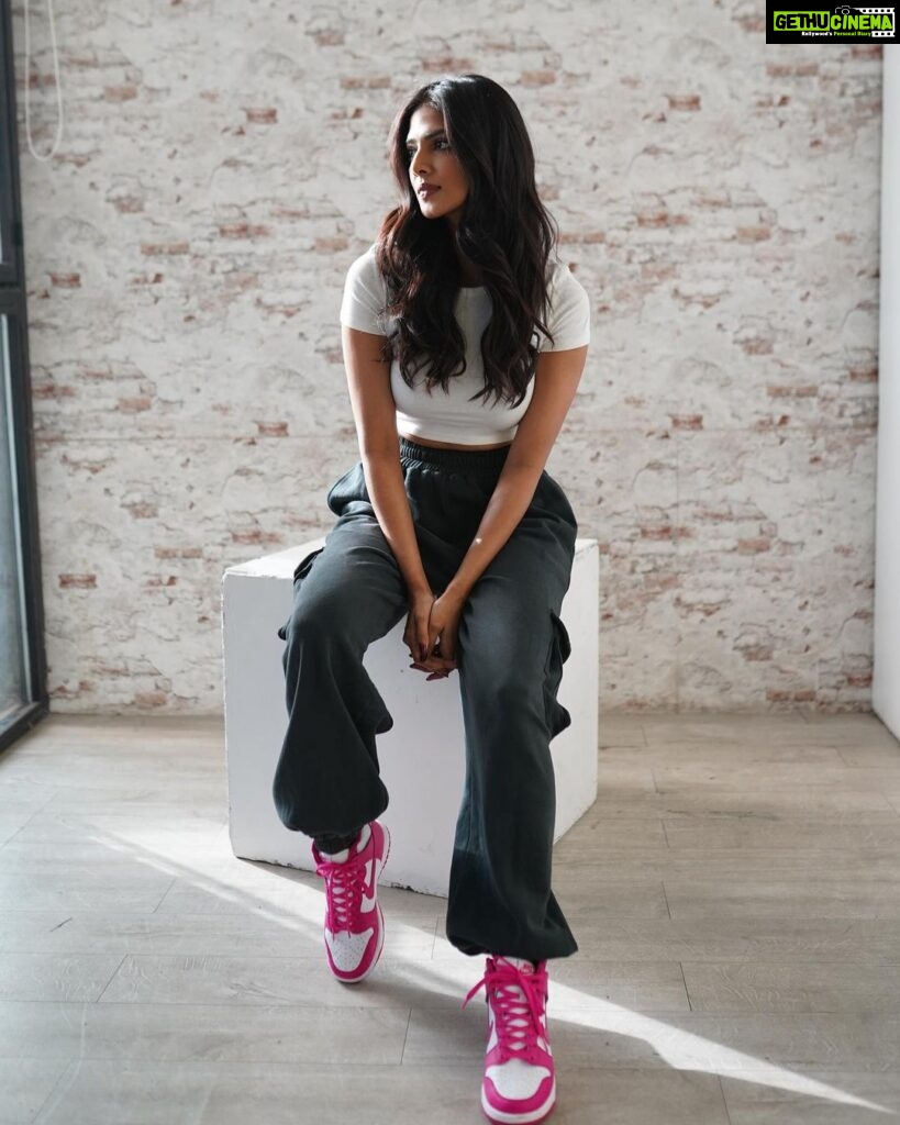 Malavika Mohanan Instagram - Nothing pink shoes can’t fix 💕👟