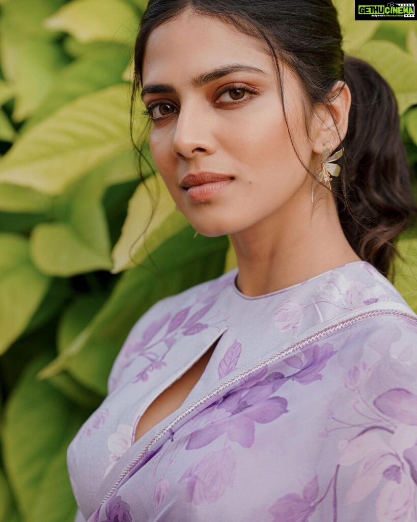 Malavika Mohanan Instagram - Hi from #Christy 💜👋 #ChristyPromotions 📸 @sbk_shuhaib Wearing @dohrindia Hair @hairbyradhika Public Relations @theitembomb Kochi, India