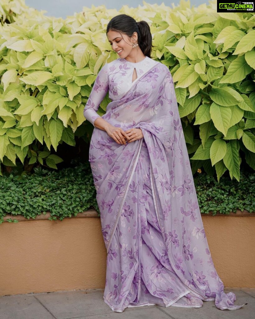 Malavika Mohanan Instagram - Hi from #Christy 💜👋 #ChristyPromotions 📸 @sbk_shuhaib Wearing @dohrindia Hair @hairbyradhika Public Relations @theitembomb Kochi, India