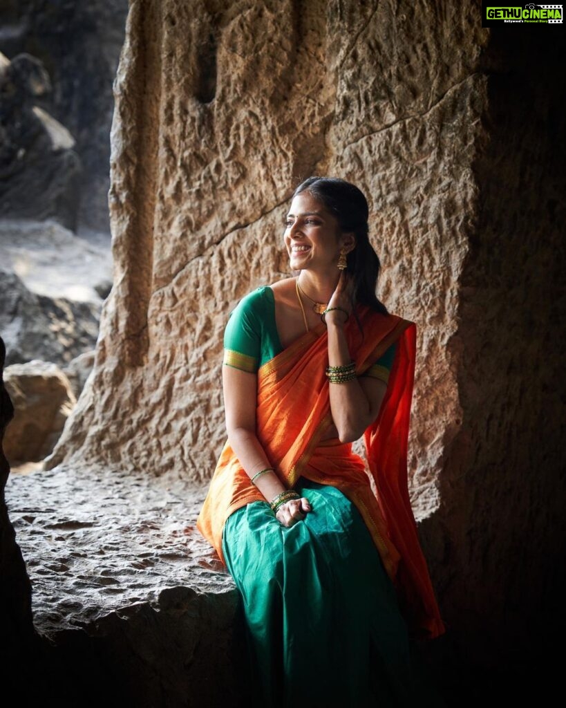 Malavika Mohanan Instagram - Happy Pongal everyone ♥️🌾 Wish you all a year filled with lots of light & happiness ✨ அணைவருக்கும் இனிய பொங்கல் நல்வாழ்த்துக்கள் ♥️ @santoshmishraphotography