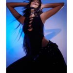 Malavika Mohanan Instagram - If anyone was ever curious how I look in bangs 💁🏻‍♀️ Only 🖤 to these girls 📸 @sashajairam Styled by @chandiniw @stacey.cardoz Makeup @nittigoenka Hair @souravroy_1999 PR @theitembomb Assisted by @riva.paun @iambidipto_ Wearing @dionlee
