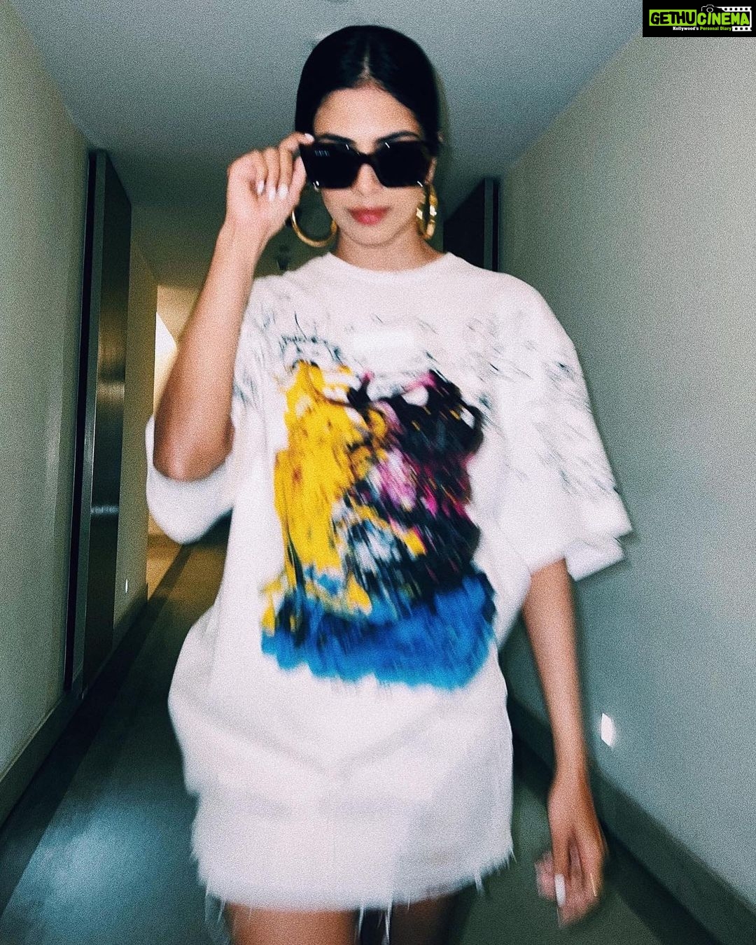Malavika Mohanan Instagram - White psychedelia 🤍🌈