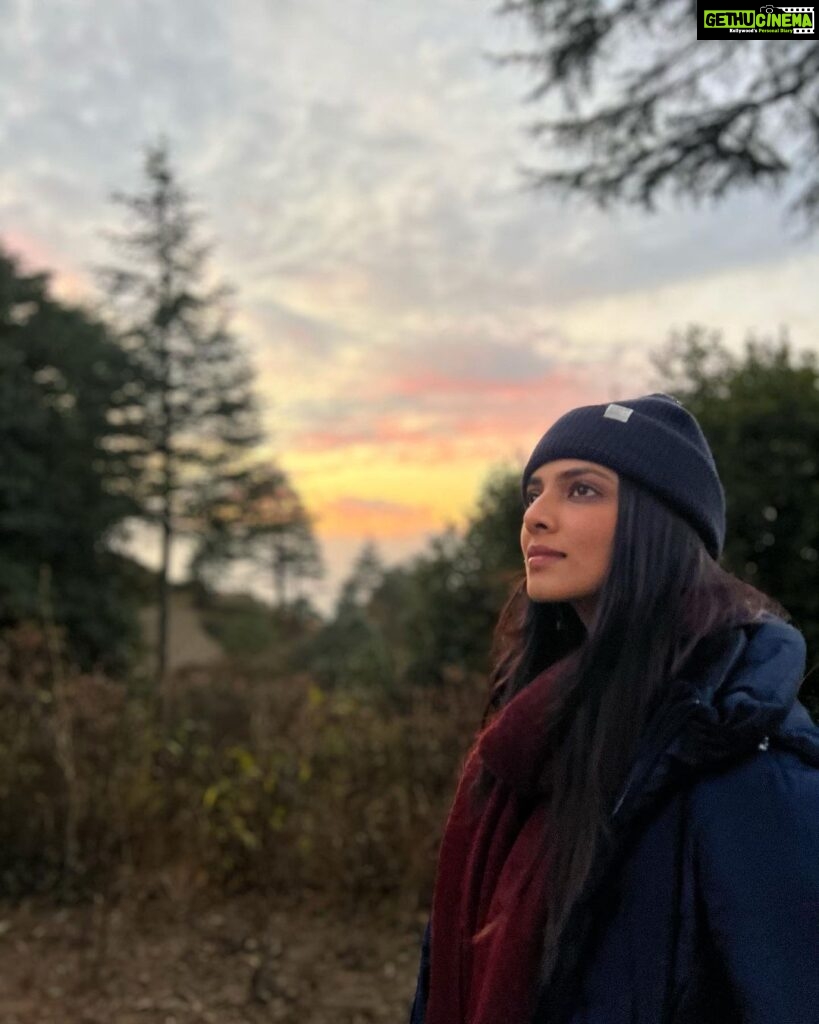 Malavika Mohanan Instagram - It was a beautiful first day of the year ☺️💕 Here are a few things that made yesterday beautiful- •Flowers the most beautiful shade of pink that are scattered everywhere around my cottage 🌺 •Pink evening sky which looks like someone filled it with candy floss all over •Watching a splendid sunset • I love mountain flowers. I always feel like the most beautiful flowers in our country are found in the Himalayas. Especially during spring time •Tha gorgeous Kumaon range •’Bhola’ the horse who was very camera shy and would turn away every time I tried to take a photo of him 🐴 •Accessorize even when it’s 0 degrees outside 🥶 •Hot cup of coffee for the win no matter what the weather is or no matter which city I’m in 🤤 😬 Binsar, Uttarakhand, India