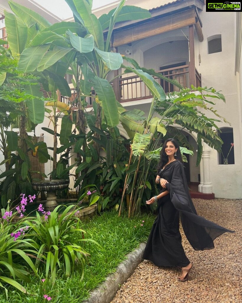 Malavika Mohanan Instagram - Going through a black sari phase 🥷 Swipe to the last picture to see me at my elegant best 🐰