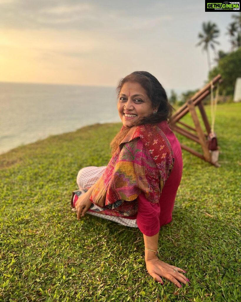 Malavika Mohanan Instagram - When I got a day off after 30 days of continuous shoot and also saw my parents after 30 days of being away from home 👨‍👩‍👧 We went to a cliffside at Varkala, had a mini picnic, saw the beautiful sea and a gorgeous sunset and came back home 🥰 (hotel is home at the moment 🤷🏻‍♀️ ) Oh, and also twinned with senior Mohanan 🐰🐰 @adityamohanan you were missed. Only a little though 💩