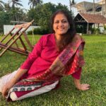 Malavika Mohanan Instagram - When I got a day off after 30 days of continuous shoot and also saw my parents after 30 days of being away from home 👨‍👩‍👧 We went to a cliffside at Varkala, had a mini picnic, saw the beautiful sea and a gorgeous sunset and came back home 🥰 (hotel is home at the moment 🤷🏻‍♀️ ) Oh, and also twinned with senior Mohanan 🐰🐰 @adityamohanan you were missed. Only a little though 💩