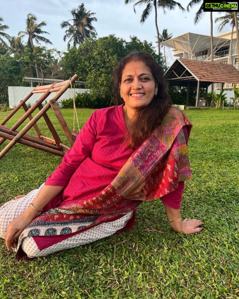 Malavika Mohanan Instagram - When I got a day off after 30 days of continuous shoot and also saw my parents after 30 days of being away from home 👨‍👩‍👧 We went to a cliffside at Varkala, had a mini picnic, saw the beautiful sea and a gorgeous sunset and came back home 🥰 (hotel is home at the moment 🤷🏻‍♀️ ) Oh, and also twinned with senior Mohanan 🐰🐰 @adityamohanan you were missed. Only a little though 💩