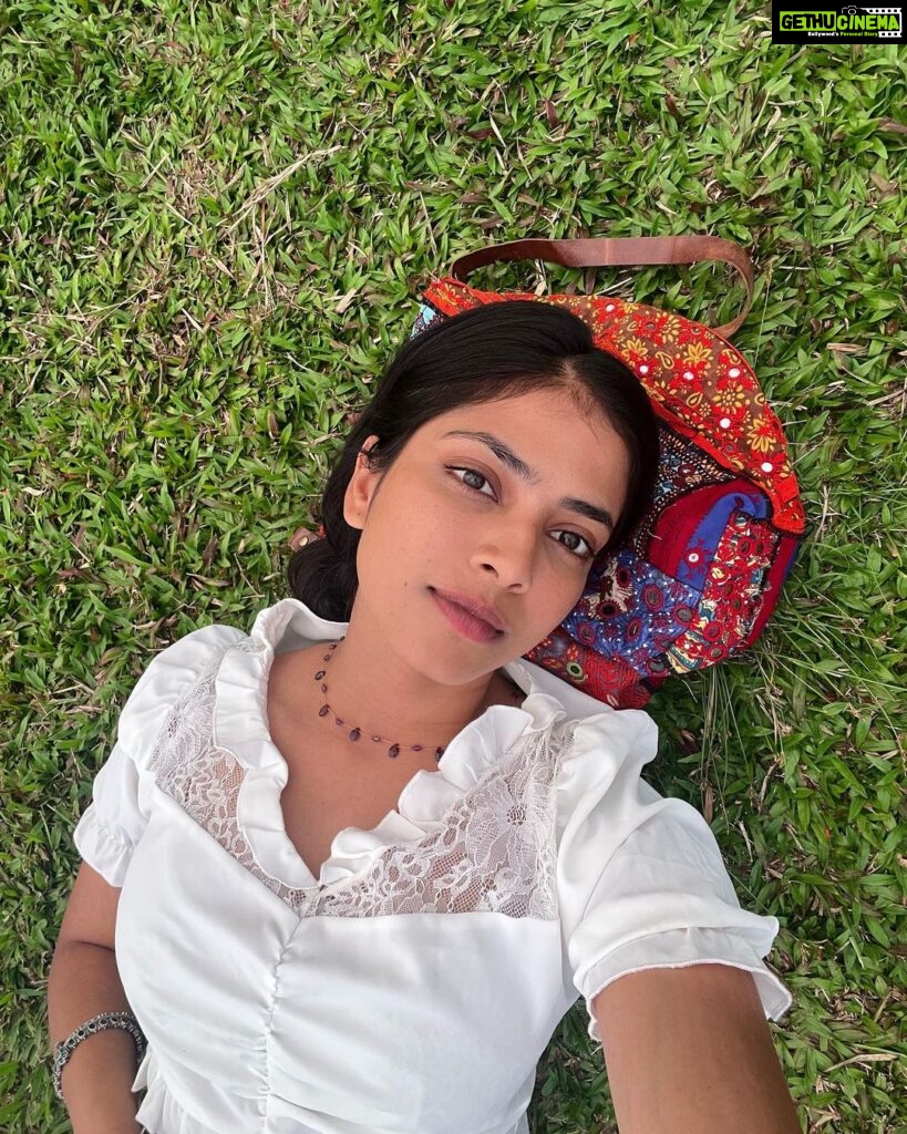 Malavika Mohanan Instagram - When I got a day off after 30 days of continuous shoot and also saw my parents after 30 days of being away from home 👨‍👩‍👧 We went to a cliffside at Varkala, had a mini picnic, saw the beautiful sea and a gorgeous sunset and came back home 🥰 (hotel is home at the moment 🤷🏻‍♀️ ) Oh, and also twinned with senior Mohanan 🐰🐰 @adityamohanan you were missed. Only a little though 💩