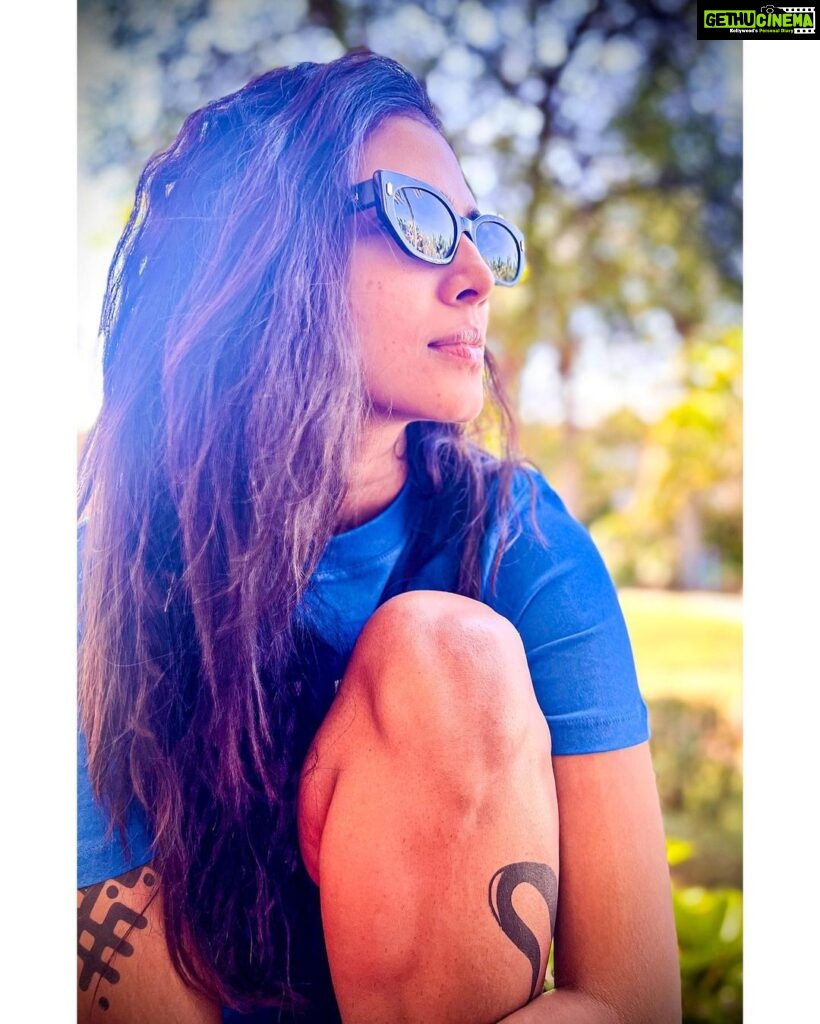 Malavika Mohanan Instagram - Snakes, ladders & shades 😎 When you have a day off from shoot & you also have photographer extraordinaire by your side @the_real_chiyaan 📸 #thangalaan