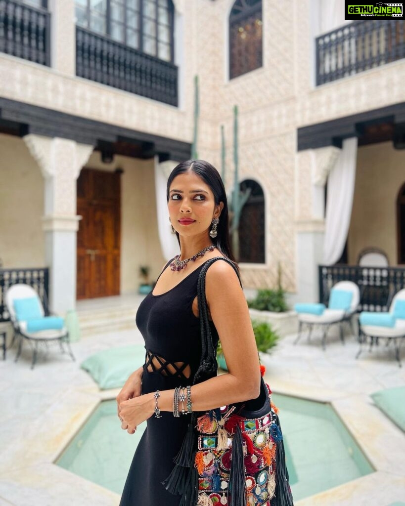 Malavika Mohanan Instagram - Felt like my Indian accessories fit right into the lovely visual palette of Marrakech 💕 #MarrakchiLife #SoMuchCactiEverywhere 🌵 Marrakesh, Morocco