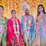 Malti Chahar Instagram - With Mr and Mrs Thakur❤️ #justmarried #happy #couple #beautiful #wedding Karjat