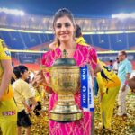 Malti Chahar Instagram - Pictures with this beauty 🏆 2023 and beautiful people 💛 Some cute memories from an unforgettable final match of IPL 2023! What a match! Damn those last two balls…and how we cried with joy after that last ball! All those teary eyes and big smiles ❤️ Our champions did it again and made us proud 💛 #csk #cskvsgt #yellove #ipl #ipl2023 #iplfinals #whistlepodu Narendra Modi Stadium - Ahmedabad