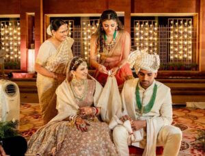 Malti Chahar Instagram - Happy anniversary to both of you❤️
The day i tied you both with the tightest knot together.
Well thats coz i made some money for doing that. 
Haha😂
Jokes apart
Wishing you both good health & happiness with love always.💛🤗

#happyanniversary #brother #sisterinlaw