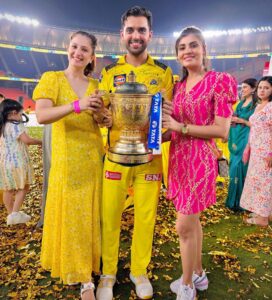 Malti Chahar Instagram - Pictures with this beauty 🏆 2023 and beautiful people 💛
Some cute memories from an unforgettable final match of IPL 2023!
What a match! Damn those last two balls…and how we cried with joy after that last ball! All those teary eyes and big smiles ❤️
Our champions did it again and made us proud 💛

#csk #cskvsgt #yellove #ipl #ipl2023 #iplfinals #whistlepodu