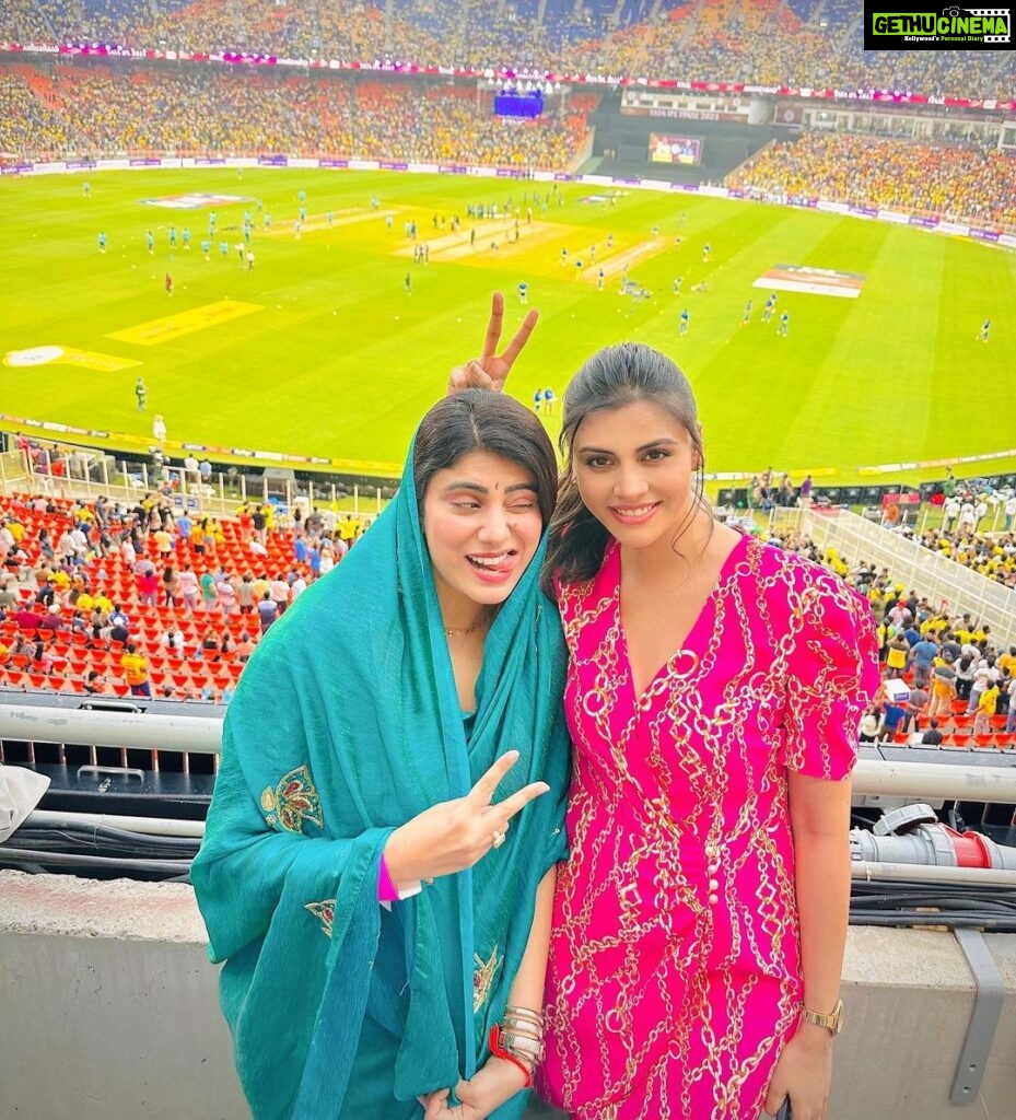Malti Chahar Instagram - Pictures with this beauty 🏆 2023 and beautiful people 💛 Some cute memories from an unforgettable final match of IPL 2023! What a match! Damn those last two balls…and how we cried with joy after that last ball! All those teary eyes and big smiles ❤ Our champions did it again and made us proud 💛 #csk #cskvsgt #yellove #ipl #ipl2023 #iplfinals #whistlepodu Narendra Modi Stadium - Ahmedabad