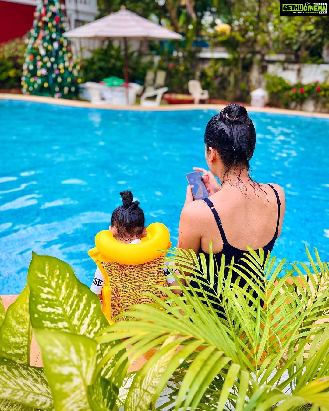 Malti Chahar Instagram - First swimming lesson🏊🏻♀️ but my student refused to enter the pool😂 so we both sat along the pool and chilled!💛 Maasi loves you Aadu😘 Pic credit- @surabhi.2210 mommy paparazzi #swimmingpool #swimming #love #cute #pic