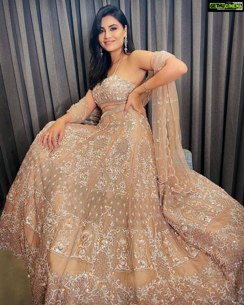 Malti Chahar Instagram - Couldn’t choose one😋 Costume by- @sunitarathi_label.kolkata #wedding #season #indian #ethnicwear
