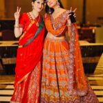 Malti Chahar Instagram - Some ethnic moments 🧡 Styled by- @sunitarathi_label.kolkata #wedding #family #love #fun #ethnicwear Agra, Uttar Pradesh