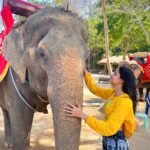 Malti Chahar Instagram - The more I meet them,the more I fall in love with them🐘❤️ #cutest #elephant #love Thailand