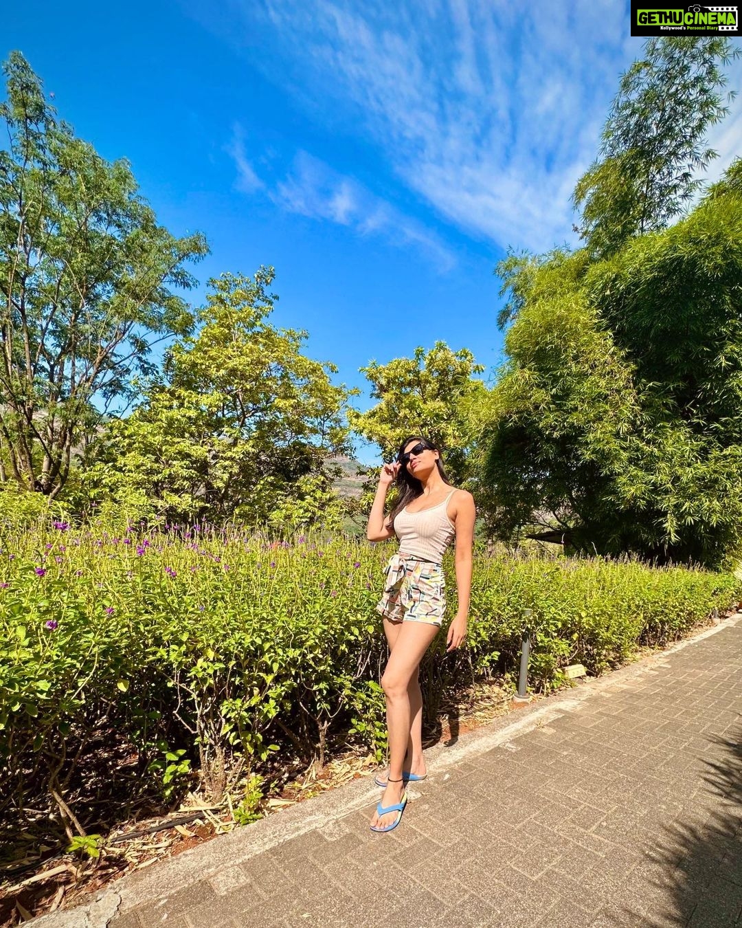 Malti Chahar Instagram - Sky-clouds-trees and me❤️ and my two friends clicking me😘