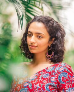 Malvika Nair Instagram - Pachamara tannanil 🦎

Styled by @officialanahita
Outfit @notchabovecreations 
Photography @_anupphotography

#annimanchisakunamule