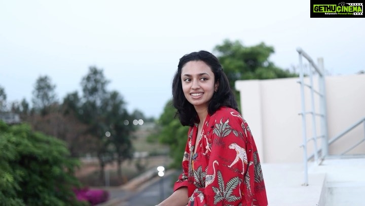 Malvika Nair Instagram - Straight From The Heart ft. @malvikanairofficial 💚 ఈ వేసవికి చల్లని చిరుగాలి ✨🍃 #AnniManchiSakunamule @santoshsoban @nandureddyy @mickeyjmeyerofficial @vyjayanthimovies @swapnacinema @swapnaduttchalasani @priyankacdutt @mitravindafilms @vasukianand @gautamitads @ramyasub @ashwinkumar_ak @anjualvanaik @rip_aparte #ShivammRao @sunnykurapati @divyavij @junaid.editor @mohana_desiraju @lakshmibhupala @dawoodsait @prasad_darling @ursvamsishekar @mrinal96 @anilandbhanu @sonymusic_south @sillymonksnt @shreyasgroup #AnniManchiSakunamuleOnMay18