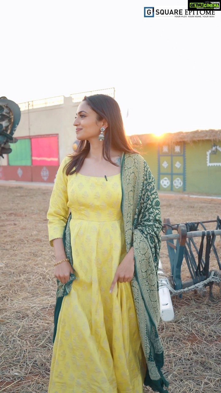 Malvika Nair Instagram - Hello🌼! We’ve found the right place for you to celebrate Sankranthi! Visit G Square Epitome Integrated City on Hyderabad – Vijayawada Highway from Jan 11 to 22, it’ll be raining gifts at Sankranthi Sambaralu! Shot by @homereviewz #GSquareEpitomeIntegratedCity #SankrantiSambaralu2023