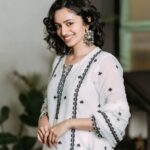 Malvika Nair Instagram - 🤍 Styled by @officialanahita Outfit: @gulabo_jaipur Pic: @srujanluckyphotography #annimanchisakunamule #justamsthings
