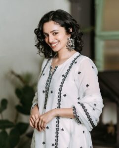 Malvika Nair Instagram - 🤍

Styled by @officialanahita 
Outfit: @gulabo_jaipur 
Pic: @srujanluckyphotography

#annimanchisakunamule #justamsthings