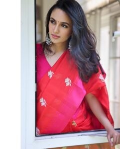 Malvika Nair Instagram - మన అందరికీ శ్రీ శోభకృత్ నామ సంవత్సర ఉగాది శుభాకాంక్షలు🍃

Stylist @saranya_raov 
Outfit @theaadyacollective 
Jewellery @thetrinkaholic 
Photographer @pranav.foto 

#PAPApromotions #phalanaabbayiphalanaammayi