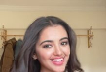 Malvika Sharma Instagram - 😉