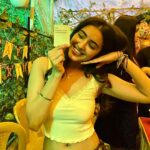 Malvika Sharma Instagram - My friends forced me to pose with this card. 😬 I told them I’d be there in 5 mins… they kept calling me every half an hour! 🤨 P.S. Happy Birthday to me! 😛