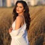 Malvika Sharma Instagram - Hey there! 👋🏻 📸 @faizialiphotography Make up @makeup_asfaque Hair @sunny_hairr
