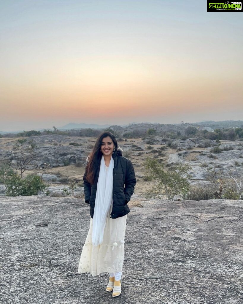 Malvika Sharma Instagram - Sunsets are proof that endings can be beautiful too 😍 @devshreedeogarh Devshree - a Stately home at Deogarh, Rajasthan