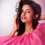 Mamitha Baiju Instagram - Wrapped in pink!!💖 This beautiful and subtle makeup by, @rizwan_themakeupboy Photography: @plan.b.actions @jibinartist Stylist: @sabarinathk_ Creative support: @reeltribe Studio: @maxxocreative