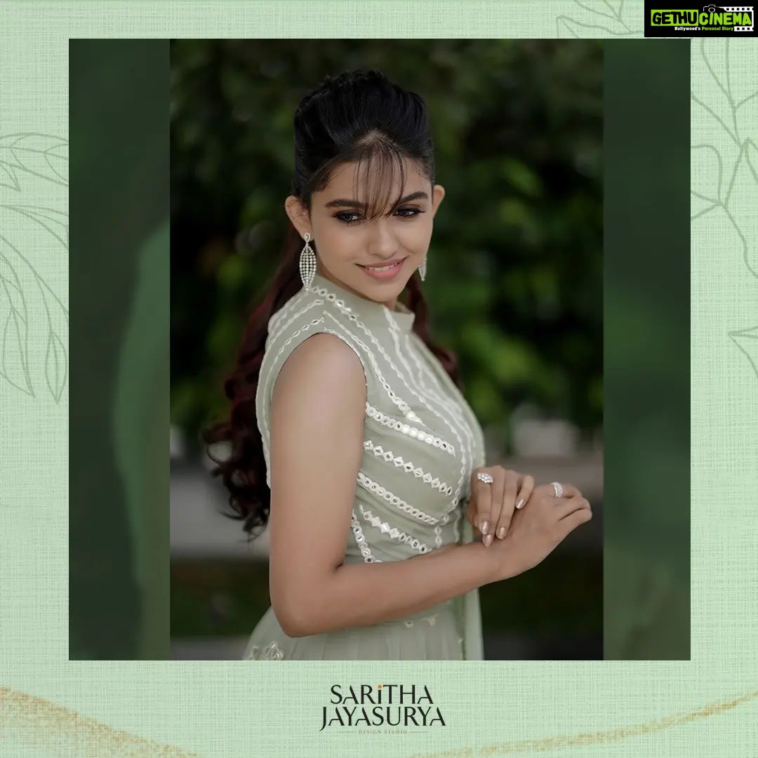 Mamitha Baiju Instagram - 🦄 . @sarithajayasurya_designstudio @malabargoldanddiamonds Hair&Makeup: @femy_antony__ Shot: @jith_in_sunny_ Edits:@jobz_official_ Location: @portmuziriskochi