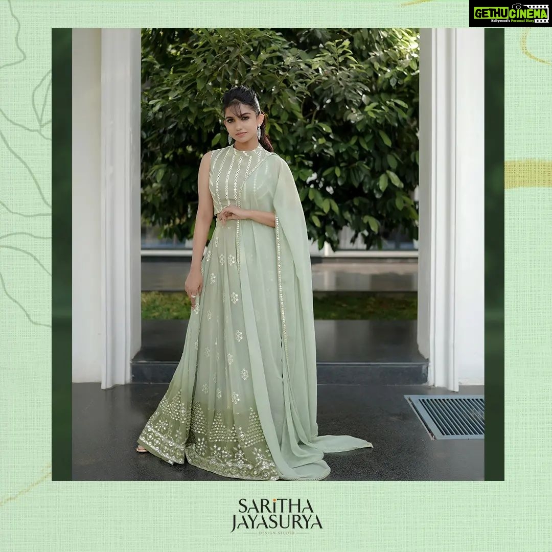 Mamitha Baiju Instagram - π¦ . @sarithajayasurya_designstudio @malabargoldanddiamonds @malabarmoments Hair&Makeup: @femy_antony__ Shot: @jith_in_sunny_ Assisted by: @arun_p_subhash Edits:@jobz_official_ Location:@portmuziriskochi