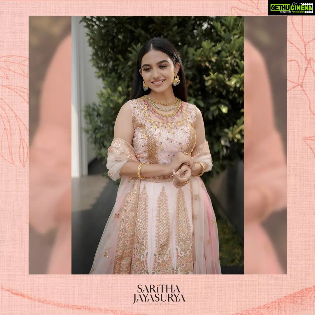 Mamitha Baiju Instagram - 🌸 @sarithajayasurya_designstudio @malabargoldanddiamonds Hair&Makeup: @femy_antony__ Shot: @jith_in_sunny_ Edits:@jobz_official_ Location: @portmuziriskochi