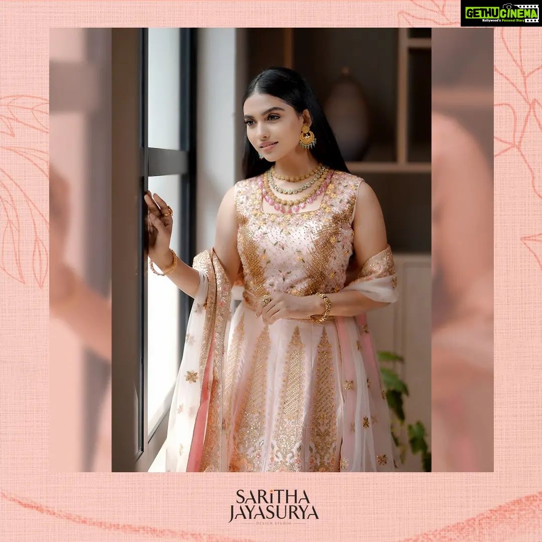 Mamitha Baiju Instagram - 🌸 @sarithajayasurya_designstudio @malabargoldanddiamonds Hair&Makeup: @femy_antony__ Shot: @jith_in_sunny_ Edits:@jobz_official_