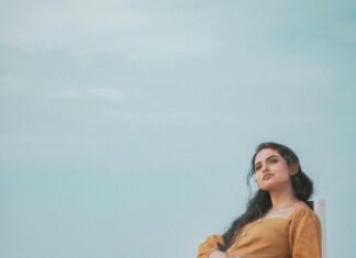 Mamitha Baiju Instagram - "The ocean stirs the heart, inspires the imagination and brings eternal joy to the soul." 🌊 In Frame: @mamitha_baiju Photography: @george_kutty_k.l Designing & Styling:@hema_pillai_ Hair & makeup: @anjali__makeup_artist Cinematography: @sixty7frames Camera associates: @pramod_s_sasi @josephfrancis__