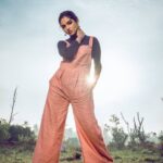 Mamitha Baiju Instagram - Ray a drop of golden Sun In Frame: @mamitha_baiju Photography: @george_kutty_k.l _k.l Designing & Styling: @hema_pillai_ Hair & makeup: @anjali__makeup_artist Cinematography: @sixty7frames Camera associates: @pramod_s_s_photography @josephfrancis___ Vypin, Kochi