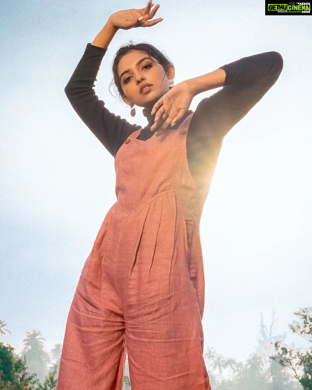 Mamitha Baiju Instagram - "On the green of the hill We will drink our fill Of golden sunshine, Till our brains interwine"💫 In Frame: @mamitha_baiju Photography: @george_kutty_k.l Designing & Styling:@hema_pillai_ Hair & makeup: @anjali__makeup_artist Cinematography: @sixty7frames Camera associates: @pramod_s_sasi @josephfrancis___