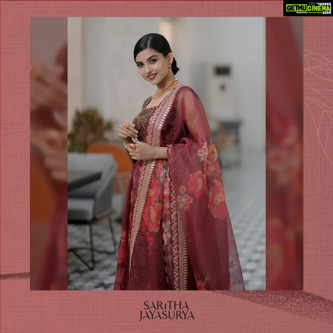Mamitha Baiju Instagram - ...Darling you look perfect tonight🥀 . @sarithajayasurya_designstudio @malabargoldanddiamonds @malabarmoments Hair&Makeup: @femy_antony__ Shot: @jith_in_sunny_ Edits:@jobz_official_