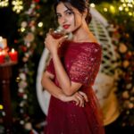 Mamitha Baiju Instagram - Lights fill the streets, spreading so much joy; Cheers to the most beautiful time of the year🥂🎄 @paris_de_boutique @paris.pret @jiksonphotography @touchbysire