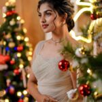 Mamitha Baiju Instagram – Meet me under the mistletoe🤍✨
@paris_de_boutique 
@paris.pret 
@jiksonphotography 
@touchbysire
