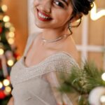 Mamitha Baiju Instagram - Meet me under the mistletoe🤍✨ @paris_de_boutique @paris.pret @jiksonphotography @touchbysire
