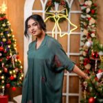 Mamitha Baiju Instagram - "Christmas magic is in the air"⭐️✨ There’s a certain magic that comes with the very first snow. When the first snow is also a Christmas snow, well, something wonderful is bound to happen.” @paris_de_boutique @paris.pret @jiksonphotography @touchbysire