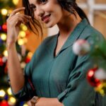 Mamitha Baiju Instagram - "Christmas magic is in the air"🎄⭐️ There’s a certain magic that comes with the very first snow. When the first snow is also a Christmas snow, well, something wonderful is bound to happen.” A Christmassy shoot with this amazing team❤️ @paris_de_boutique @paris.pret @jiksonphotography @touchbysire