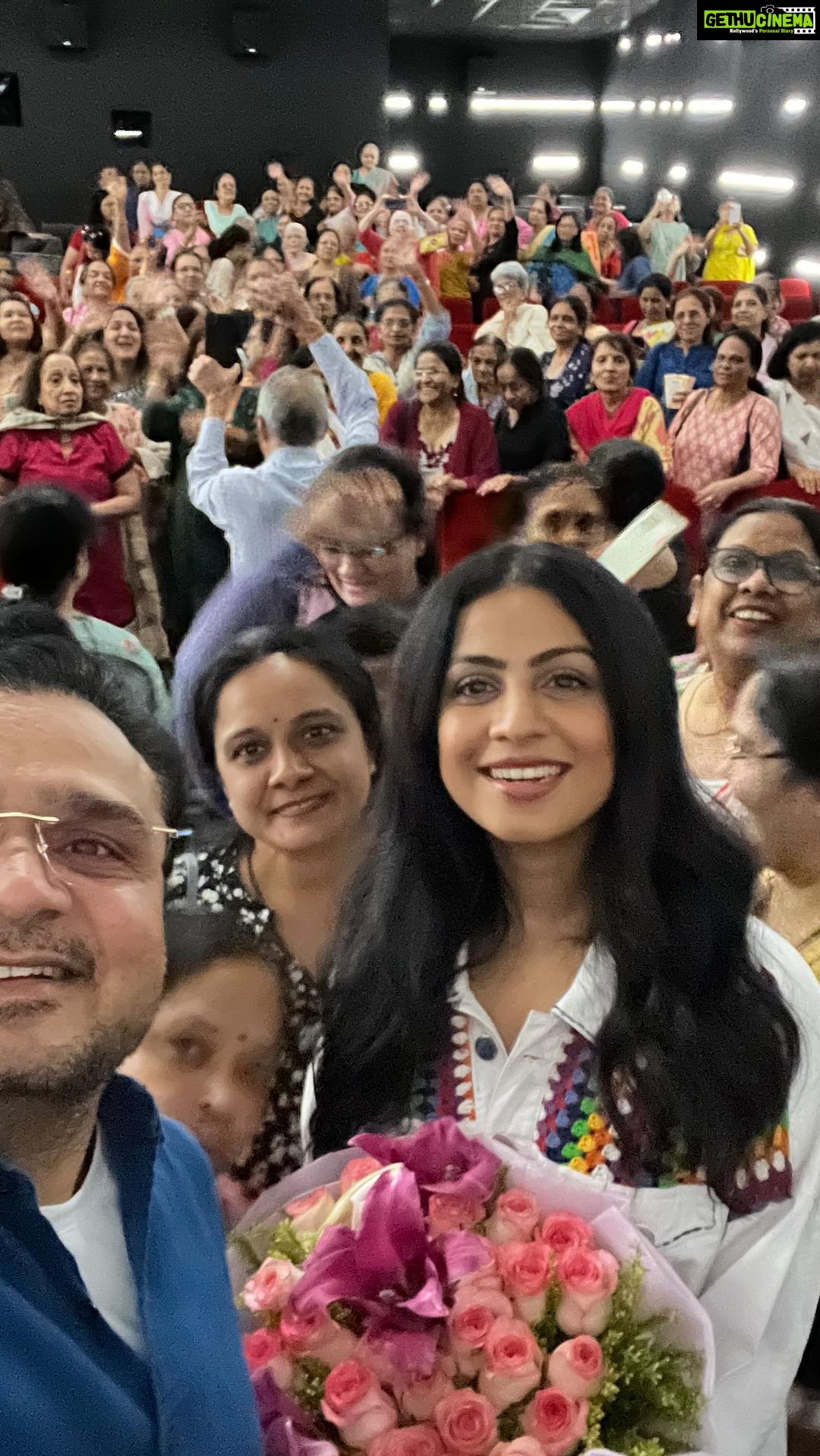 Manasi Parekh Instagram - 50 days since @kutchexpress.gujaratifilm is in theatres and it was a housefull show @metroinox in South Mumbai yesterday! Tamaro prem amulya chhe 🙏🏼♥️♥️ @parthivgohil9